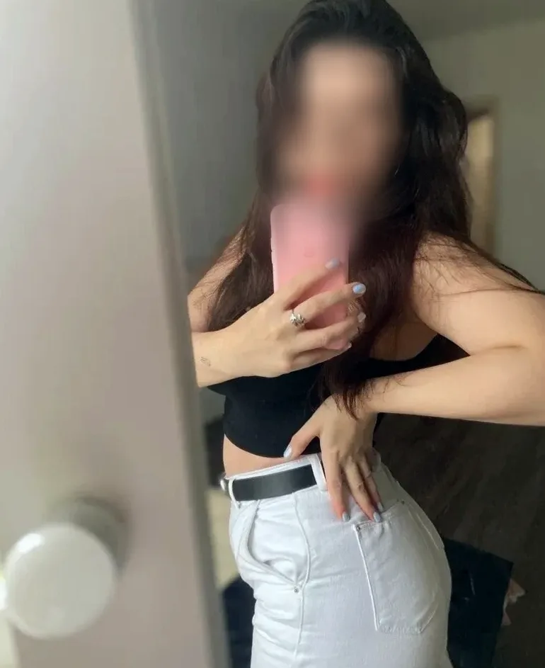 Marie, 23