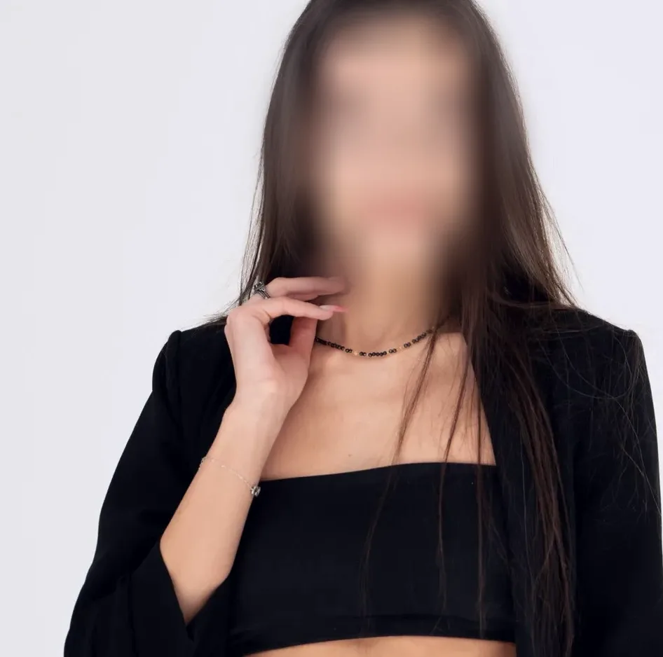 Molly, 28
