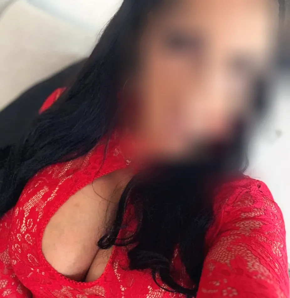 Olivia, 37